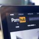 Pornhub tagad maksās PVN Ukrainā, bet monobank solīja "beztermiņa 20 procentu naudas atmaksu" par pornogrāfijas vietni Getmantsevam