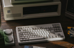 8BitDo ir izlaidusi M Edition mehānisko tastatūru - klasiskā 1985. gada IBM Model M stilā.