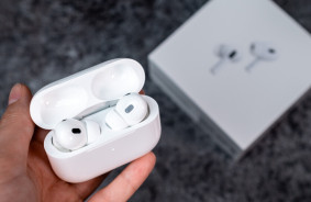 Apple 2027. gadā laidīs viedās brilles un AirPods ar kamerām - Mark Gurman