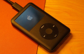 Apple iPod Classic ar SSD, USB-C un Bluetooth 2024. gadā - visgrūtāk bija atvērt korpusu