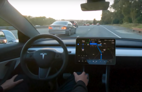 Autopilota (FSD) vadībā Tesla Model S nogalināja motociklistu - izmeklēšana