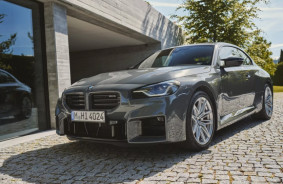 BMW M radīs elektromobiļus ar viltus pārslēdzējiem un skaņām un vairāk nekā 1341 ZS.