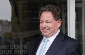 Bijušais Activision Blizzard boss Bobby Kotick vēlas iegādāties TikTok - The Wall Street Journal