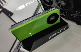 Izstādē Computex 2024 NVIDIA vadītājs Jensens Hjūangs parakstīja PNY RTX 4070 SUPER grafikas karti - tā ir zaļa un būs piemērota SFF-Ready modelim.