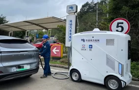 "Kanna" elektromobilim: Wuling ir izveidojis 141 kWh mobilo uzlādes staciju