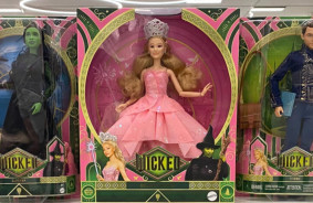 Mattel lelles, kas veidotas pēc filmas "Wicked: Tale of the Witch of the West" motīviem, tiek novirzītas uz porno vietni