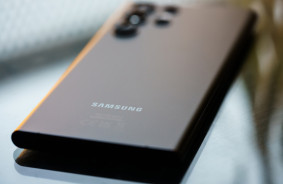 Samsung pieprasa, lai neatkarīgie remontdarbnīcas atklātu klientu datus un "demontētu" ierīces ar neoriginalām detaļām.