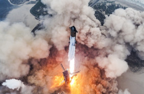 SpaceX Boka Čikas kosmodromā būvē Starfactory, lai ražotu vienu Starship kuģi dienā.