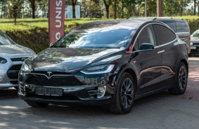 Tesla atsauc vairāk nekā 9100 X modeļa automobiļu - tie ir sašķobījušies