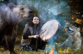 Turcijā atklāta 12 000 gadu sena šamanes apbedījuma vieta, kas liecina par vardarbīgiem seniem rituāliem.