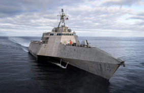 Vecākā ASV Jūras kara flotes komandiere nelikumīgi uzstādīja Wi-Fi uz kuģa - viņa ir atlaista un pazemināta amatā