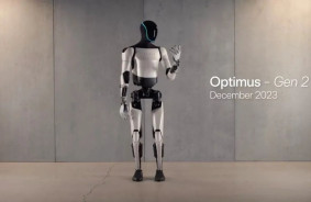 Tesla rūpnīcā pilnībā autonomi darbojas divi Optimus humanoīdie roboti