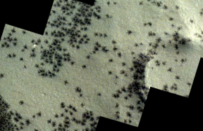 Noslēpumainajai inku pilsētai uz Marsa uzbruka "melnie zirnekļi" - ko patiesībā parāda satelītattēli?