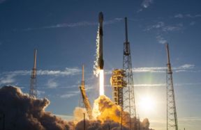 SpaceX palaiž militāros satelītus, lai sekotu Krievijas un Ķīnas hiperskaņas raķetēm