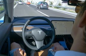 Tesla Autopilots un pilnīga pašbraukšana ir bijuši iesaistīti simtos avāriju un desmitos nāves gadījumu - NHTSA