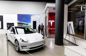 Tesla ceturkšņa finanšu pārskats: tīrā peļņa 7,9 miljardi ASV dolāru. 2024. gada izaugsmes temps "varētu būt ievērojami zemāks".