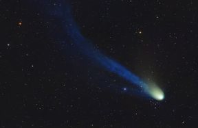 "Velna komēta" ir spožākā 21. aprīlī - tas notiek reizi 71 gadā.