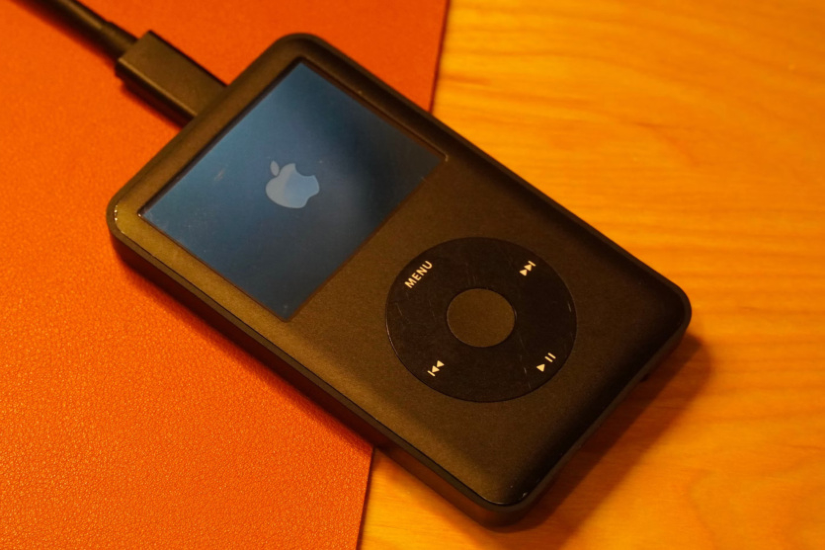 Apple iPod Classic ar SSD, USB-C un Bluetooth 2024. gadā - visgrūtāk bija atvērt korpusu