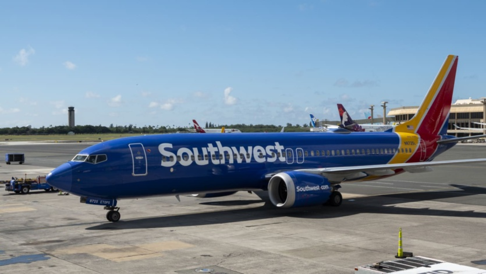 Boeing atkal ir nepatikšanas - lidmašīnai 737 pacelšanās laikā Denveras lidostā pazuda dzinēja pārsegs.