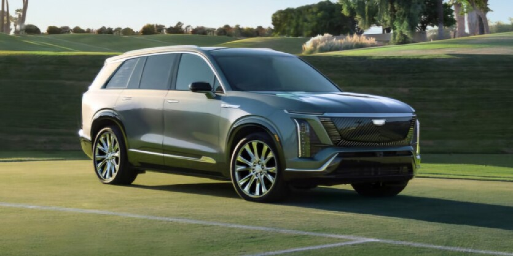 Cadillac Vistiq 2025: luksusa elektrisks krosovers ar autonomo nobraukumu 483 km, 615 ZS un cenu no 78 800 ASV dolāru.