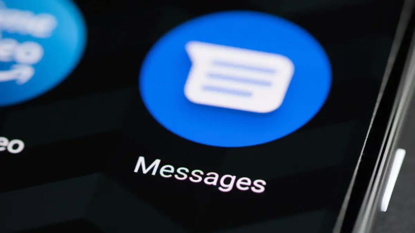Daži Google Messages lietotāji Android operētājsistēmā saņem izkropļotus GIF failus, kas nosūtīti no iPhone