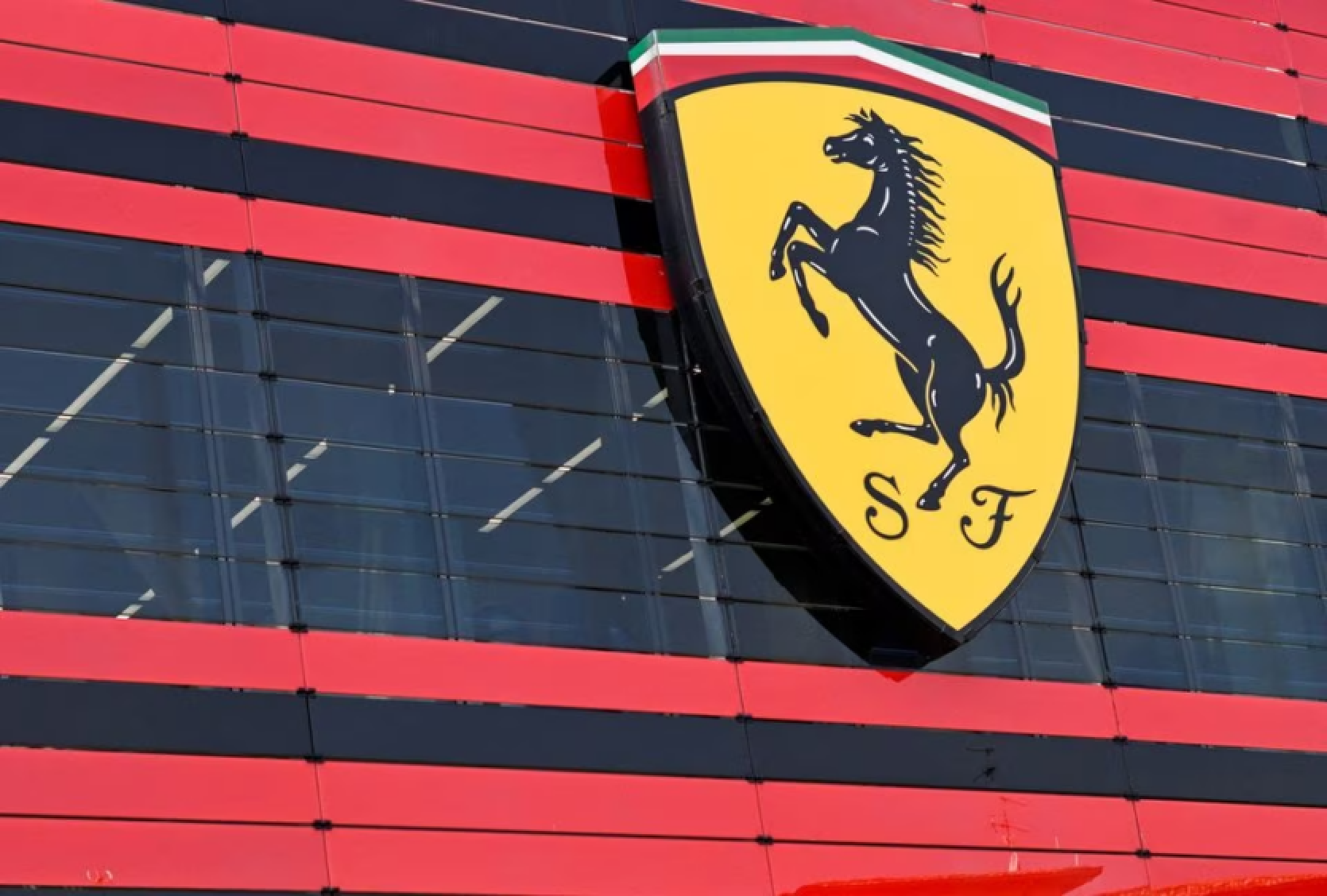 Ferrari ASV ir sācis pārdot superauto par kriptovalūtu