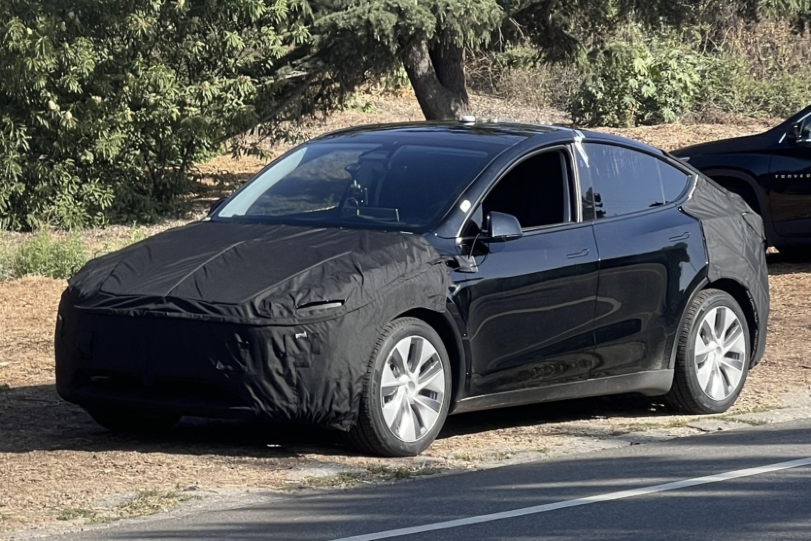 "Juniper" brīvā dabā - pirmais skats uz atjaunināto Tesla Model Y "Juniper"