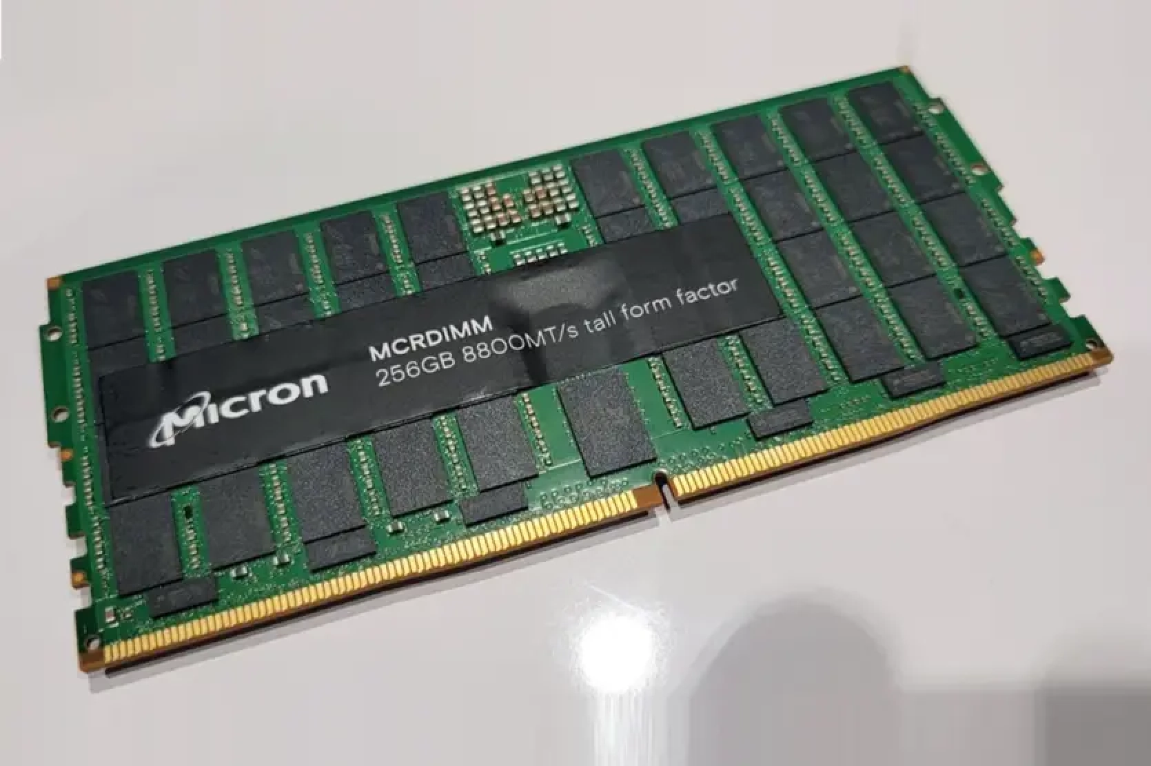 Micron ir ieviesis 256 GB DDR5-8800 RAM moduļus