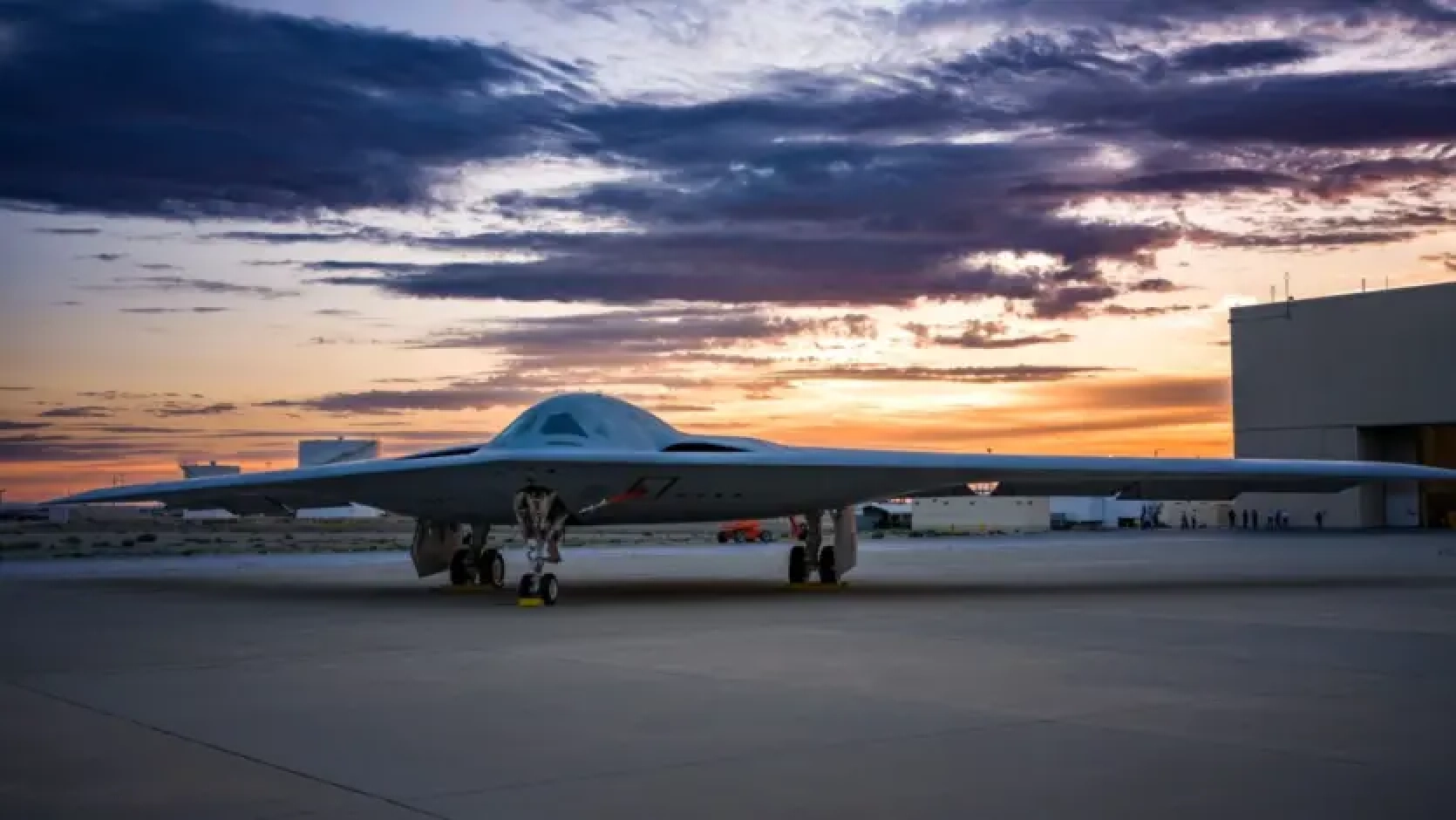 Northrop Grumman uzsāk B-21 Raider stealth bumbvedēja ražošanu - Pentagons