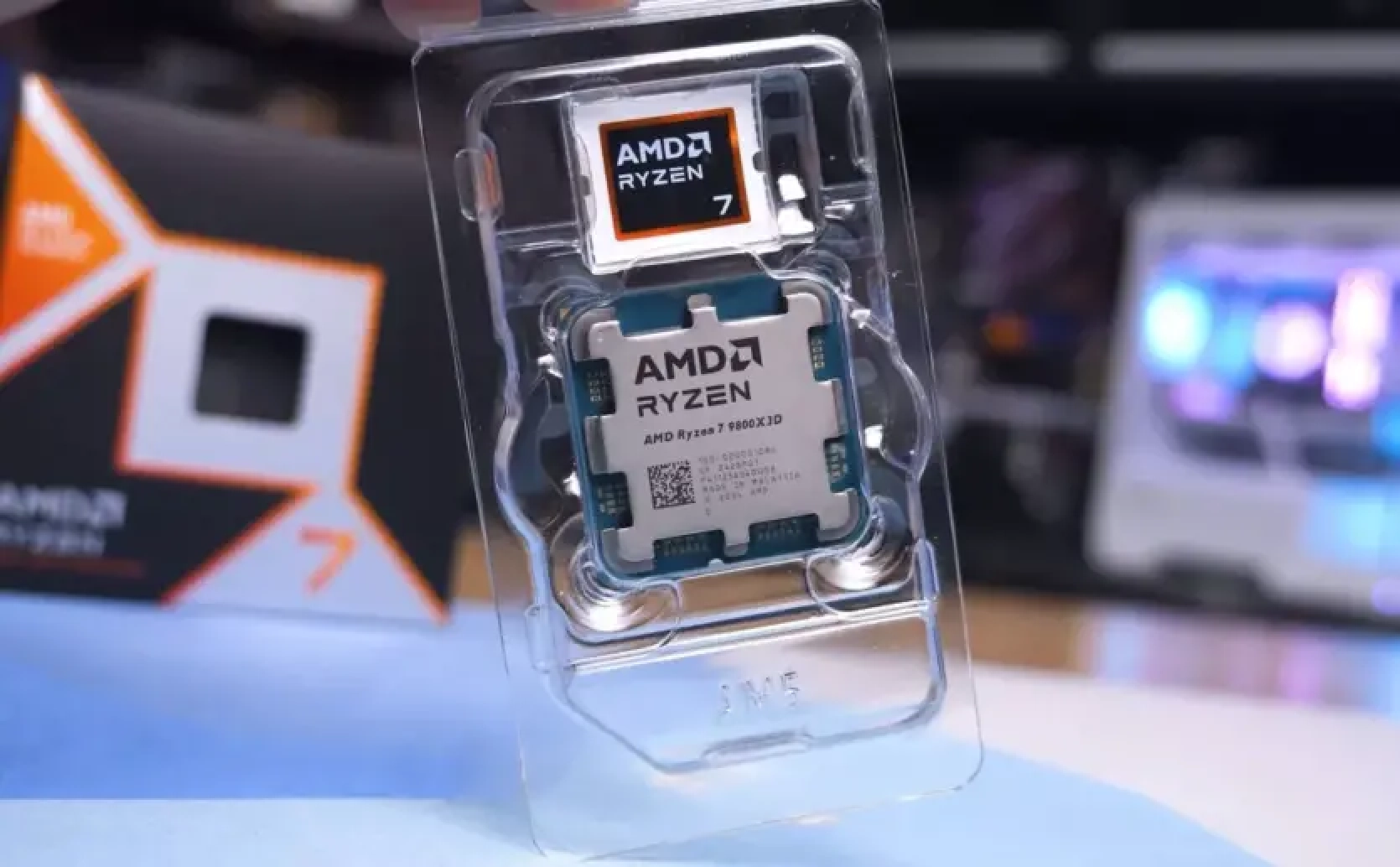 Pārdots kā karsti pīrādziņi: AMD Ryzen 7 9800X3D tika izpārdots vienas dienas laikā, un tagad tālākpārdevēji to piedāvā par 1500 ASV dolāriem.