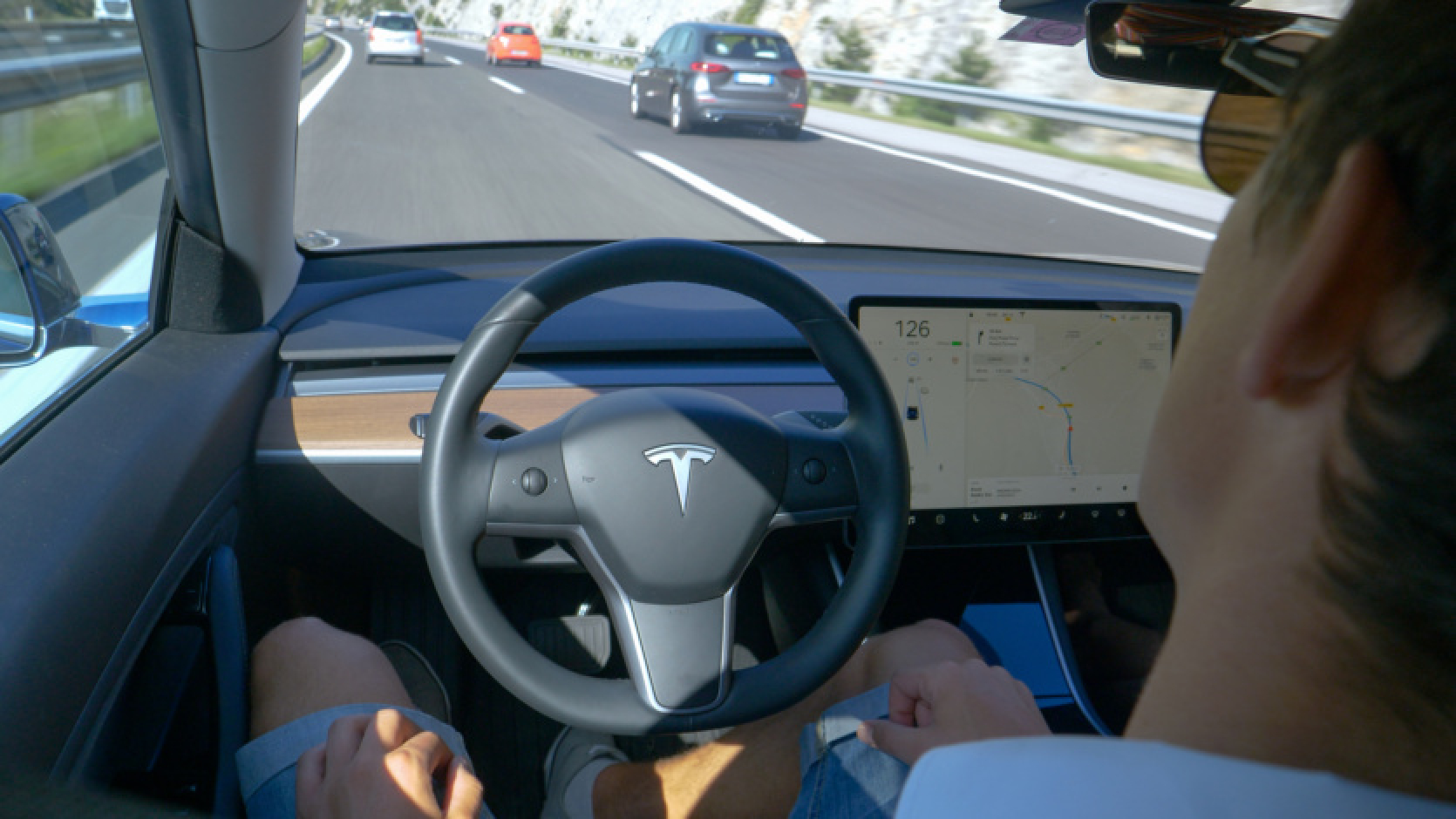 Tesla Autopilots un pilnīga pašbraukšana ir bijuši iesaistīti simtos avāriju un desmitos nāves gadījumu - NHTSA