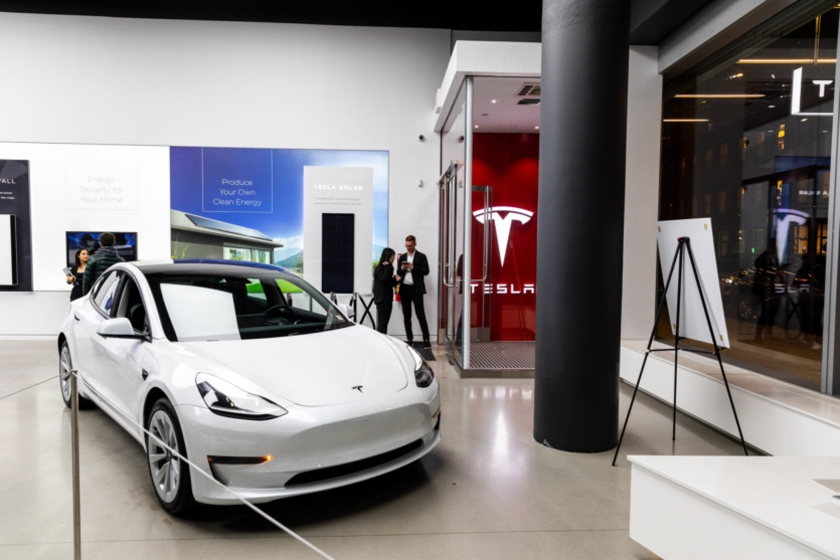 Tesla ceturkšņa finanšu pārskats: tīrā peļņa 7,9 miljardi ASV dolāru. 2024. gada izaugsmes temps "varētu būt ievērojami zemāks".