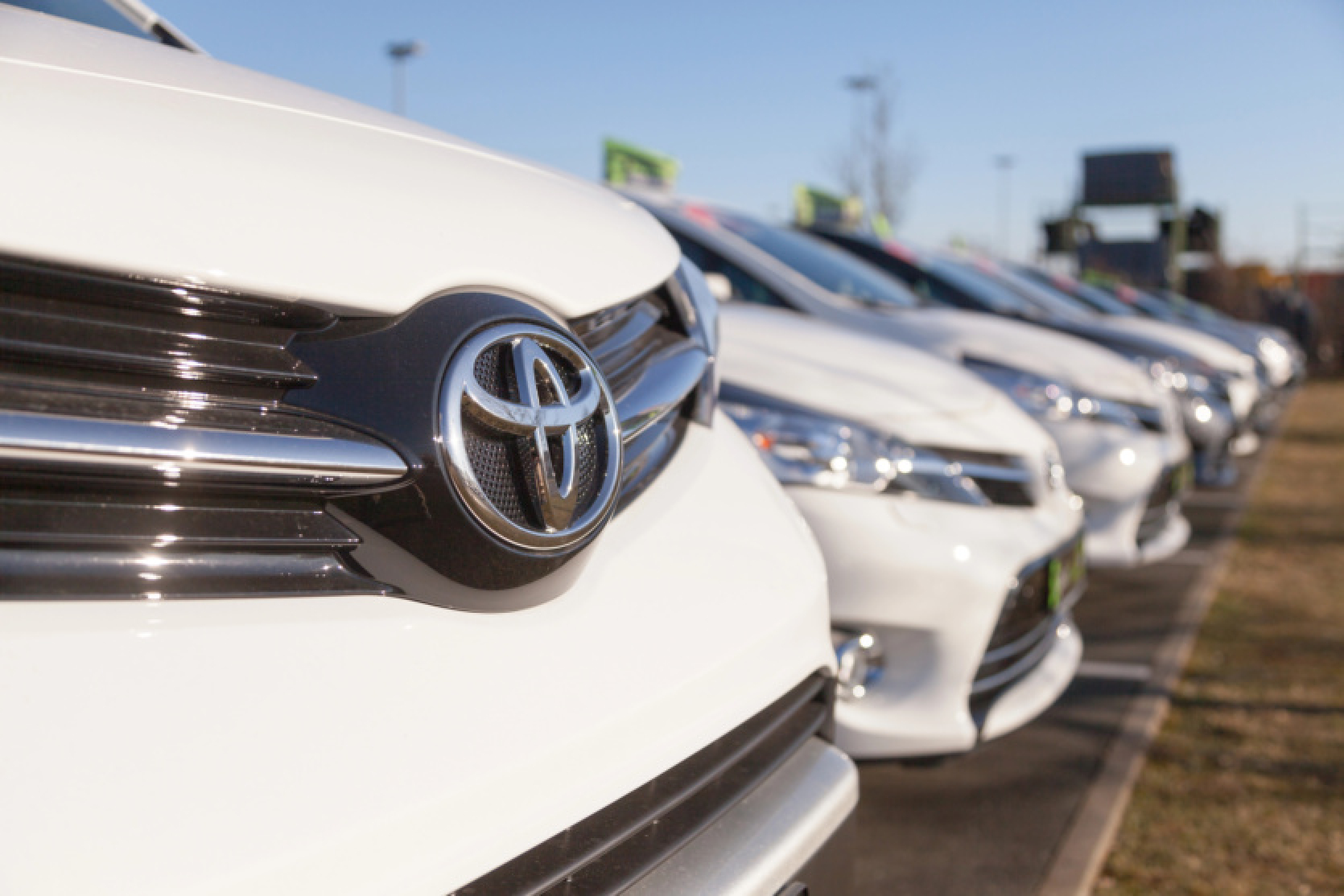 Toyota, Mazda, Yamaha, Honda un Suzuki viltojušas automašīnu sertifikācijas testus Japānā.