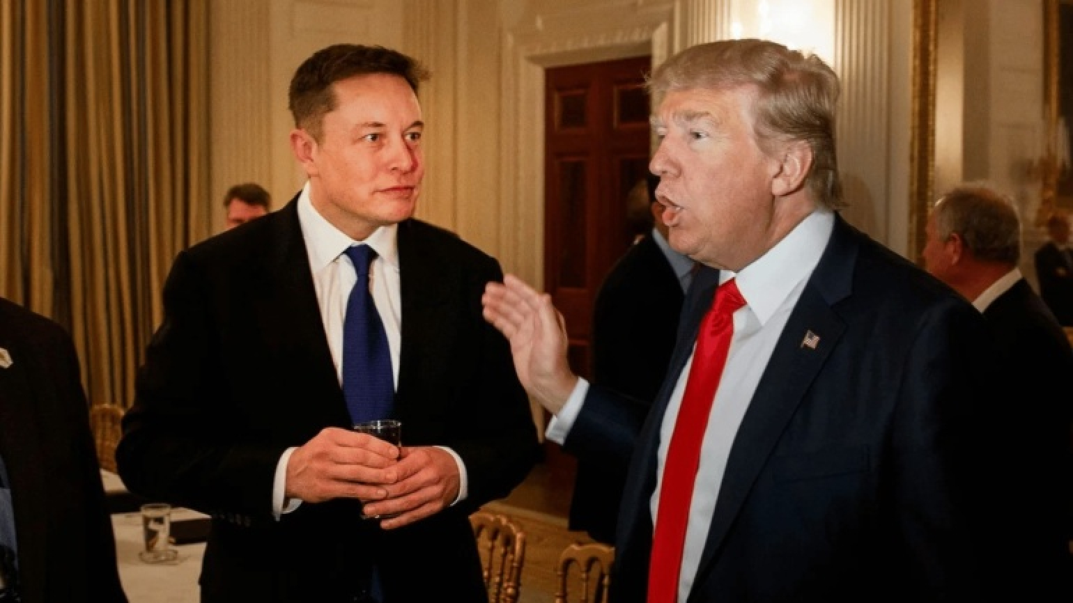 Trump piedāvāja Musk nopirkt patiesību sociālo, - Washington Post