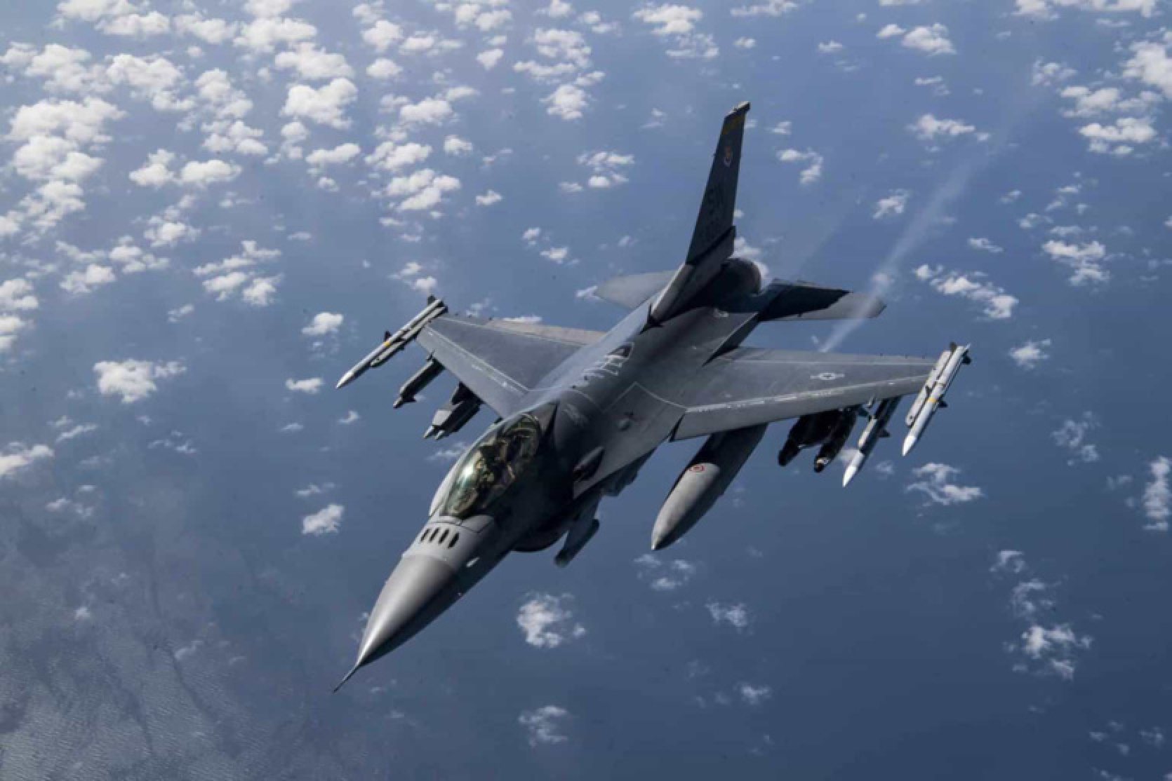 Ukrainas F-16 tiks izvietoti pazemes bunkuros, - GS UBS runasvīrs