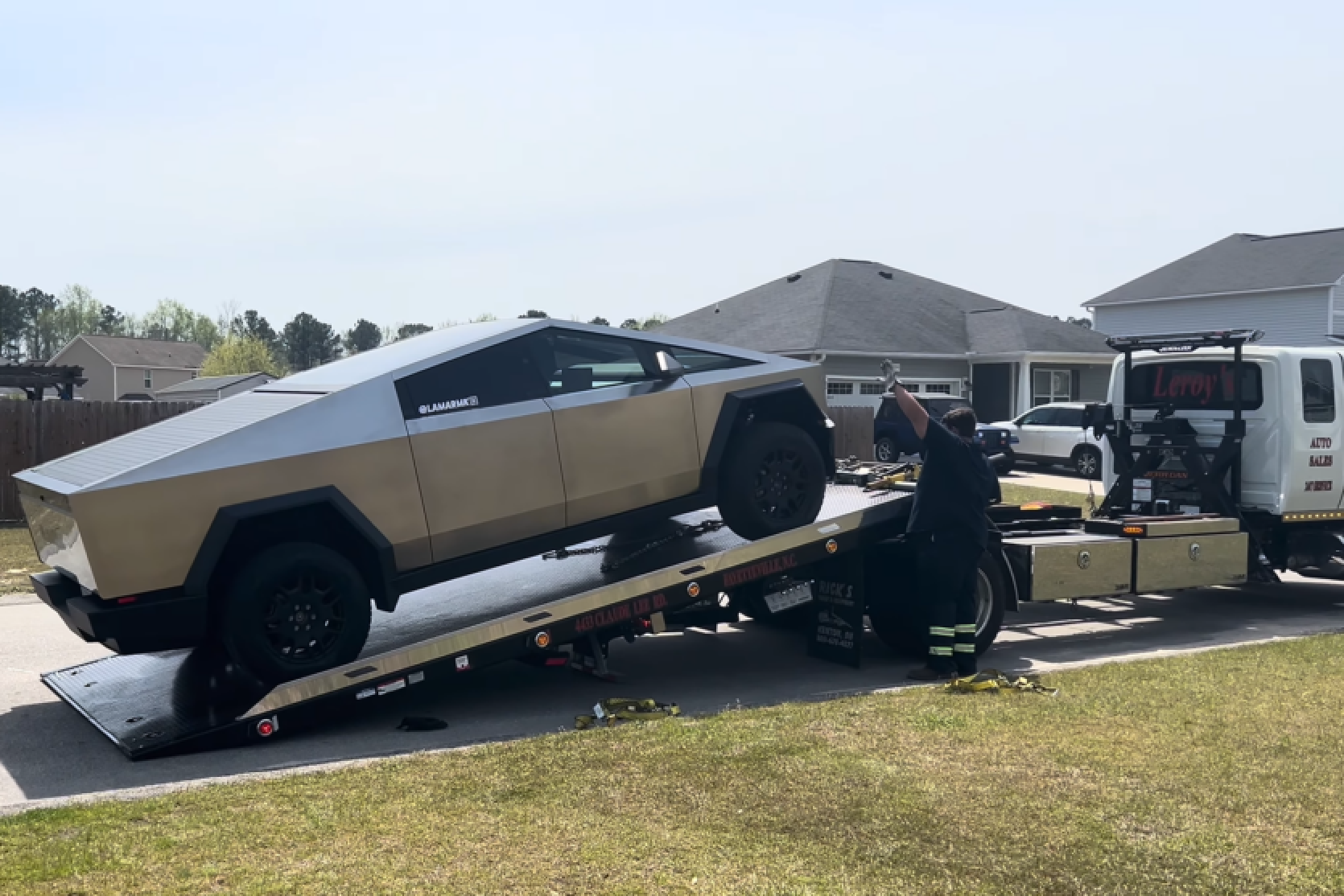 Uzņēmumi nevēlas apdrošināt Tesla Cybertruck - atceļ polises vai piedāvā prēmijas, kas pārsniedz automobiļa cenu.