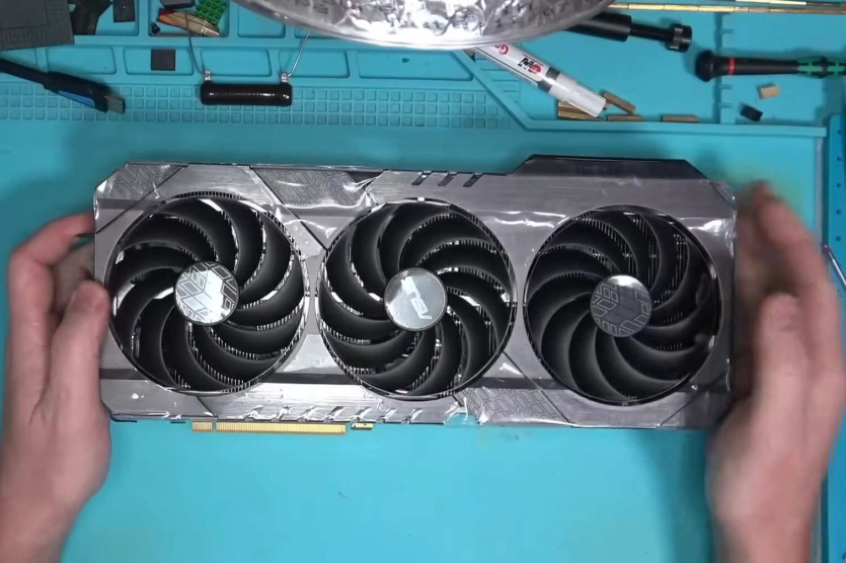 Viltotajai ASUS NVIDIA RTX 4090 videokartei bija 3080 Ti mikroshēma ar izmainītu marķējumu.