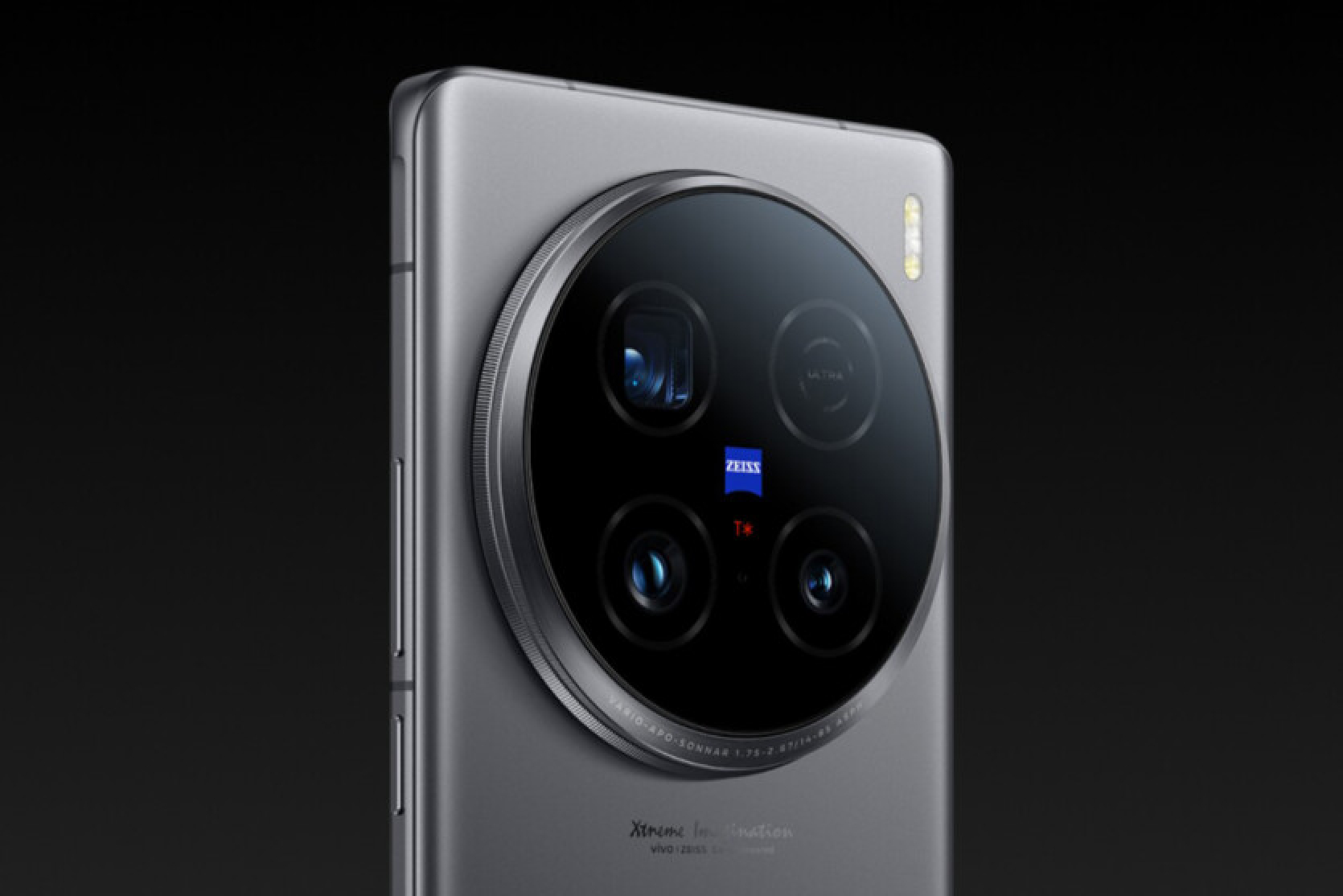 Vivo X200 Ultra ir aprīkots ar trim 50MP + 200MP Periscope kamerām