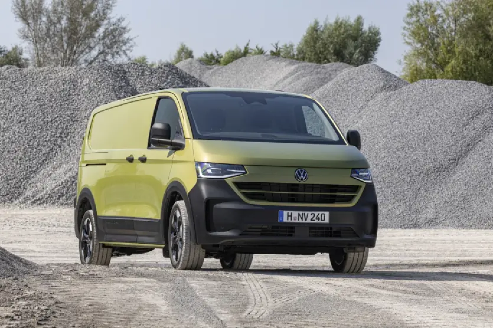 Volkswagen Transporter pirmo reizi būs pieejams kā elektromobilis un plug-in hibrīdautomobilis