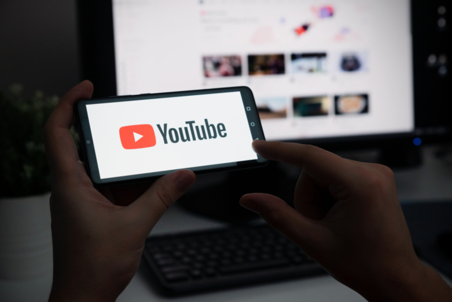 YouTube uzsāk kriminālvajāšanu pret klikšķiem - pagaidām maigu kriminālvajāšanu