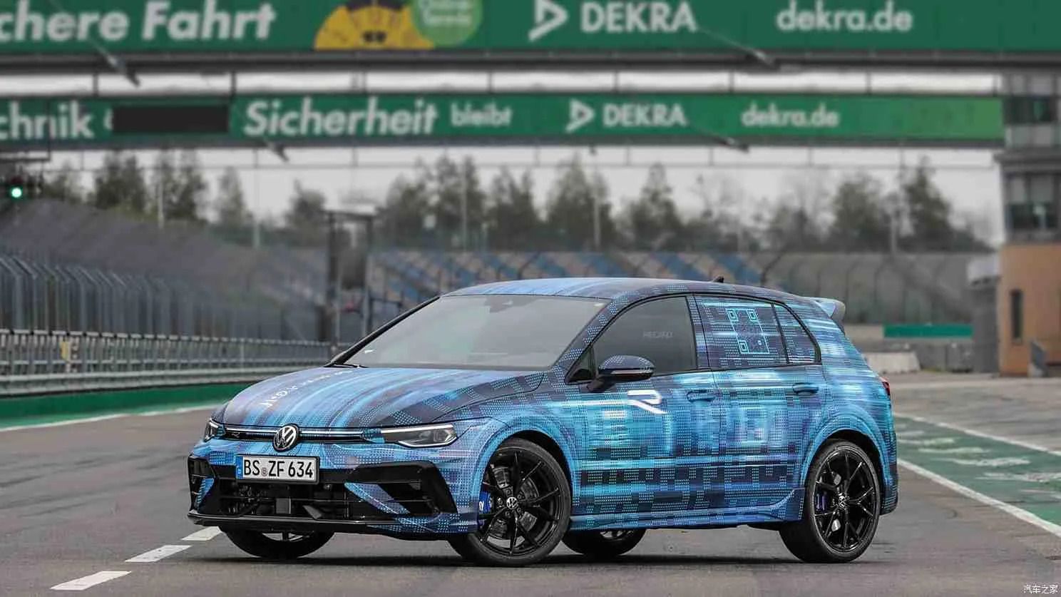 Atklāts ļaunais Volkswagen Golf R. 333 ZS, 270 km/h, visu riteņu
      piedziņa un drifta režīms.